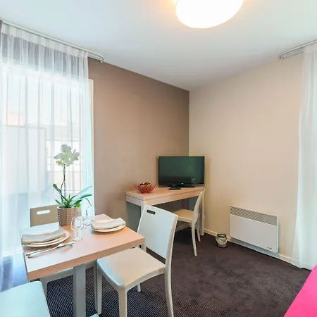 Appart'city Classic Quais De Loire Aparthotel 3*
